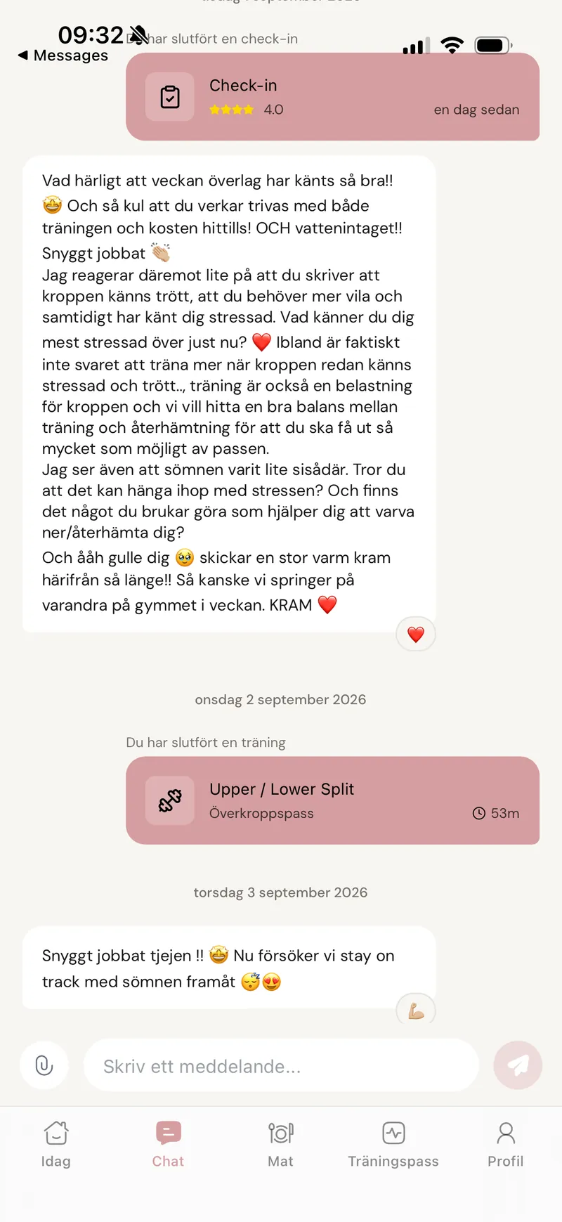 Appens chatt med ett slutfört check-in-kort och coachens svar till klienten